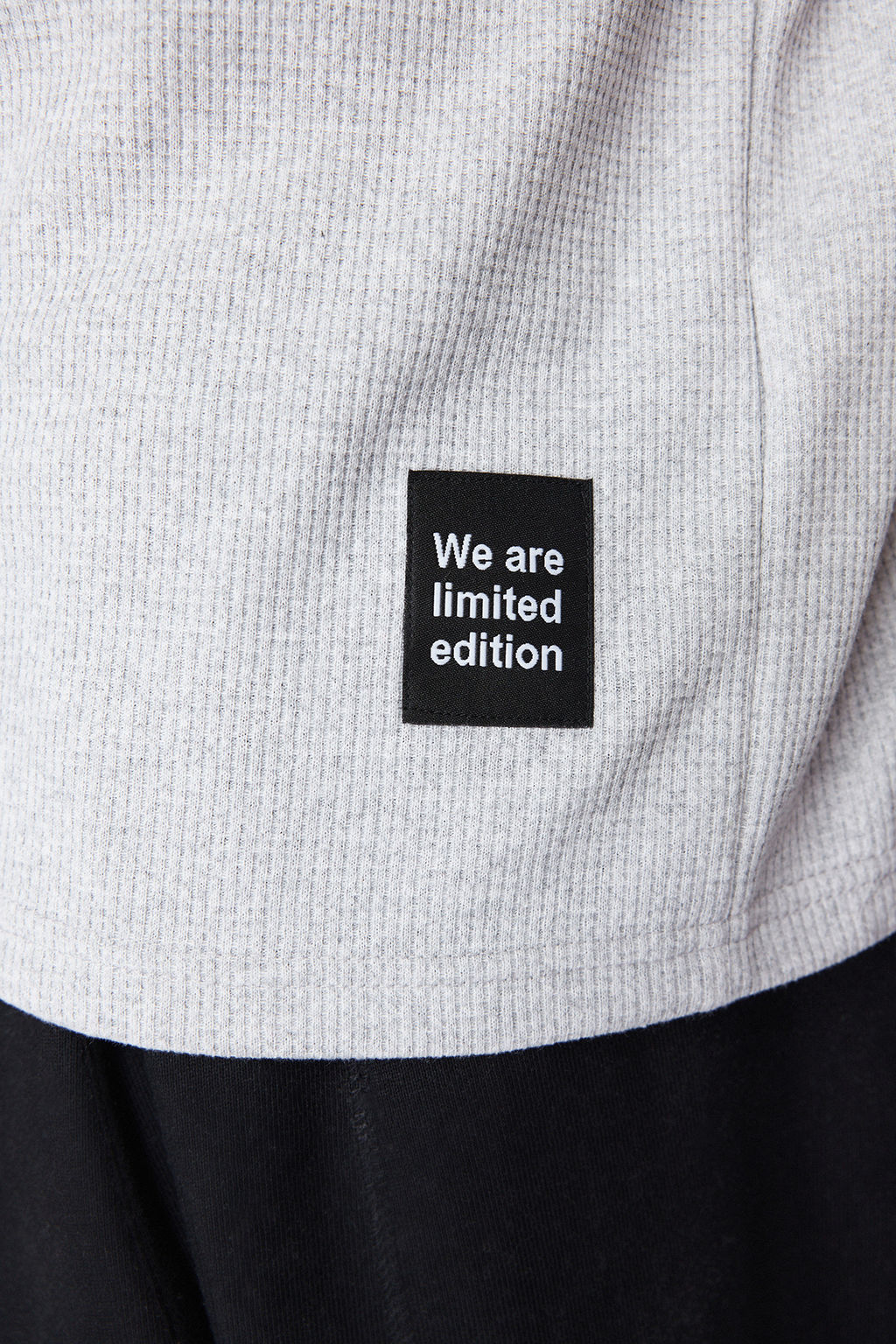 TRENDYOL MAN Siyah Oversize/Genis Kesim K?sa Kol Cepli Etiket Detayl? T-Shirt TMNSS23TS00077 - Trendyolmilla фото 33