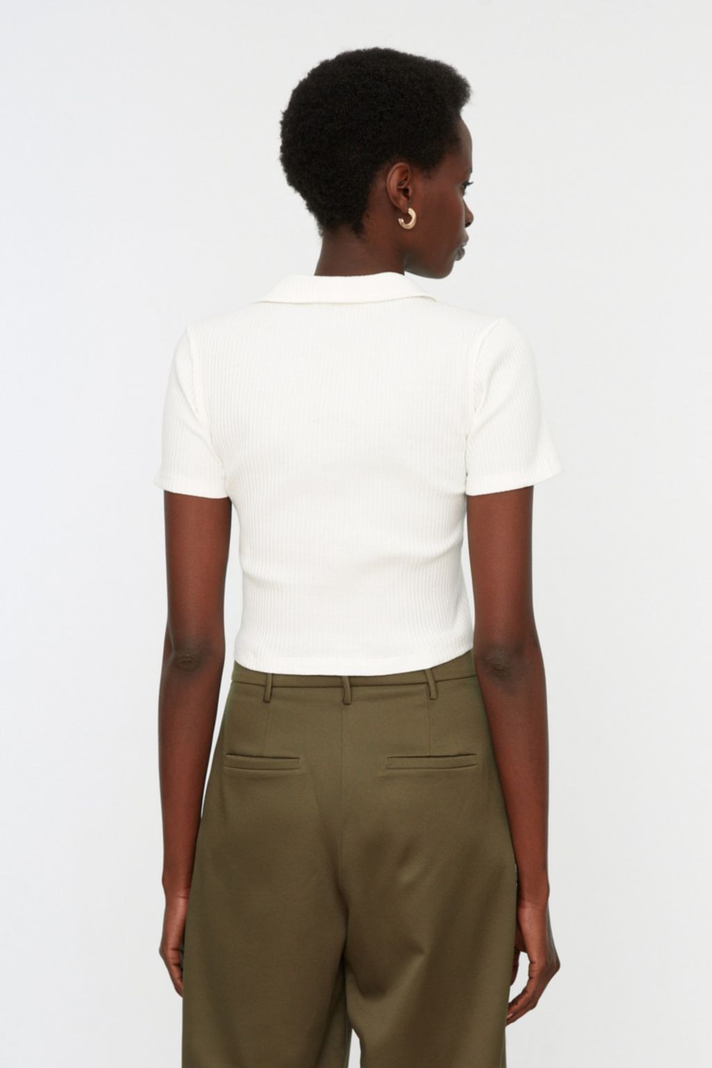 Trendyolmilla Siyah Fitted/Vucuda Oturan Crop Polo Yaka Fitilli Esnek Orme Bluz TWOSS21BZ0038  фото 26