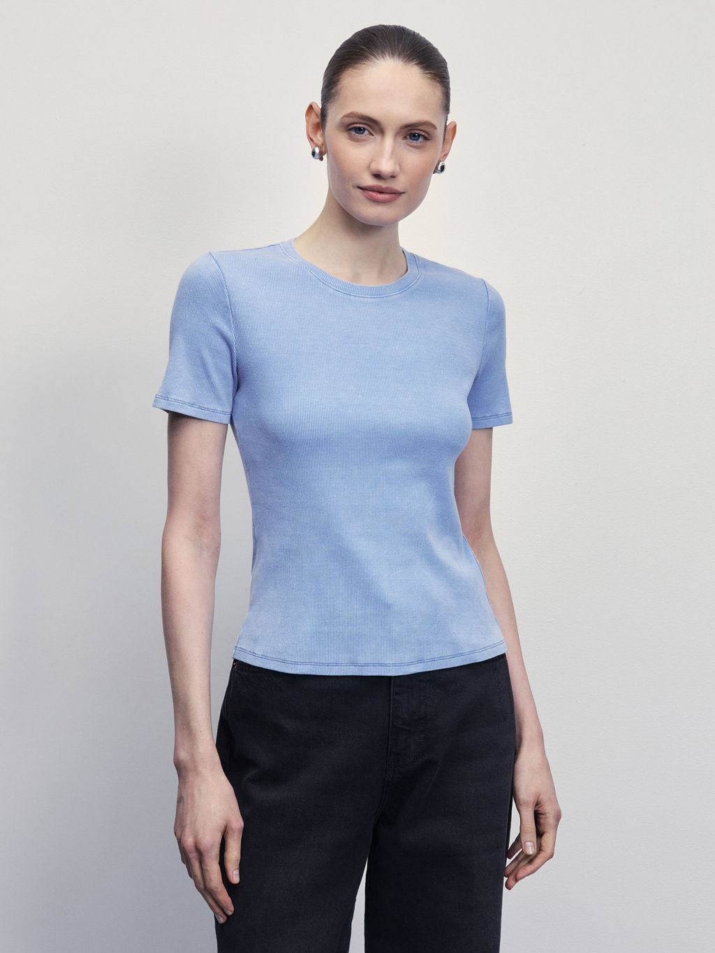 Базовая футболка с эффектом стирки / Zarina  фото 3