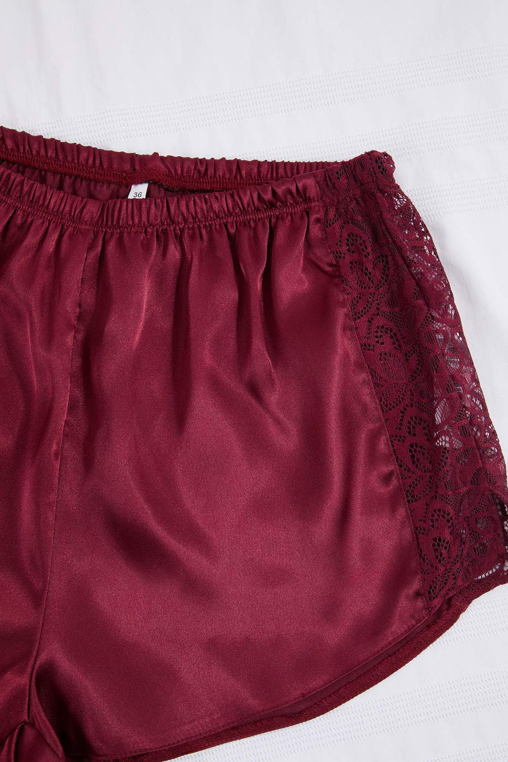 Trendyolmilla Siyah Dantel ve S?rt Detayl? Ip Ask?l? Saten Sortlu Dokuma Pijama Tak?m? THMSS25PT00287  фото 8