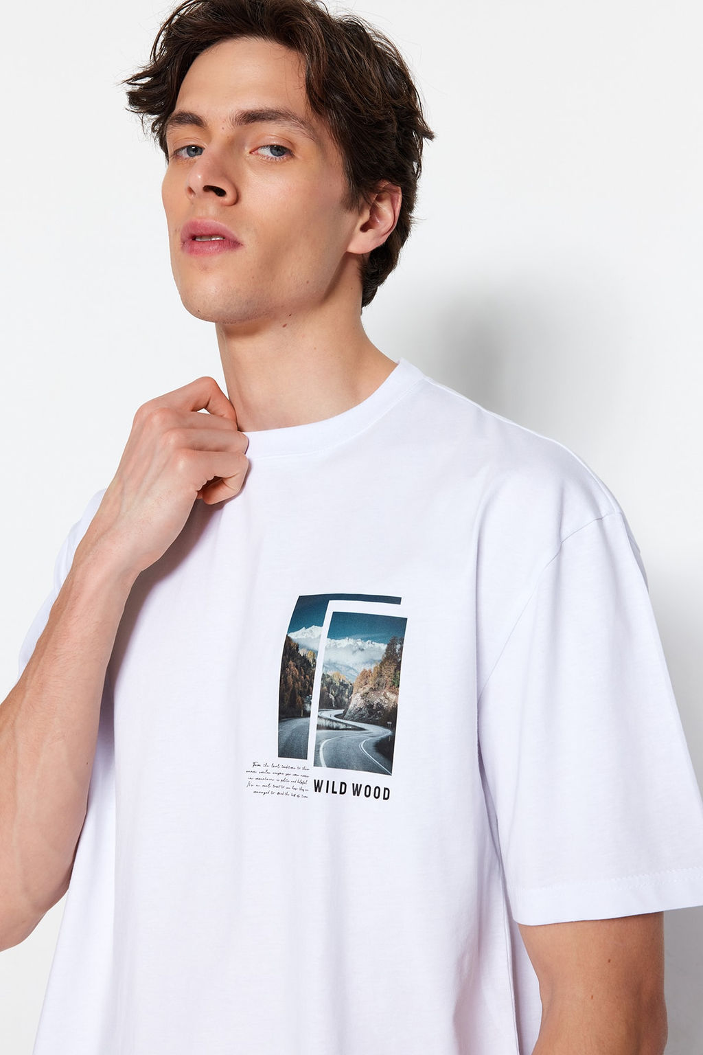 TRENDYOL MAN Beyaz Oversize/Genis Kesim K?sa Kol Manzara Bask?l? T-Shirt TMNSS23TS00242 - Trendyolmilla фото 3