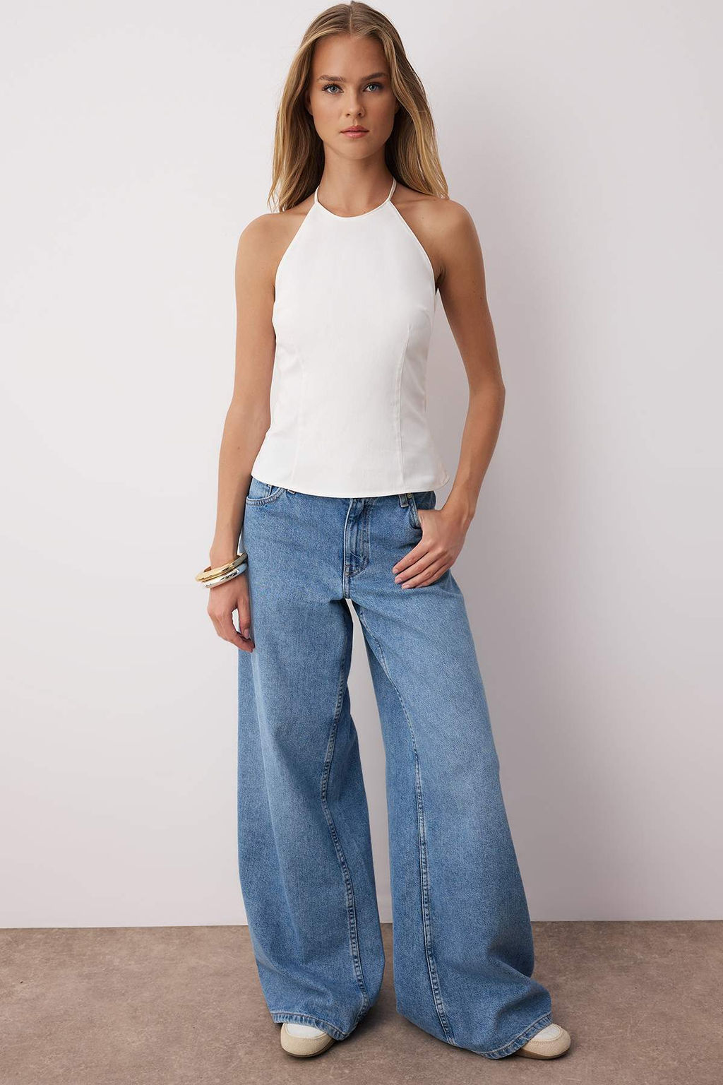 Trendyolmilla Ac?k Kahverengi Pamuklu Gabardin Halter Yaka Fitted Bedene Oturan Dokuma Bluz TWOSS25BZ00536 фото 8