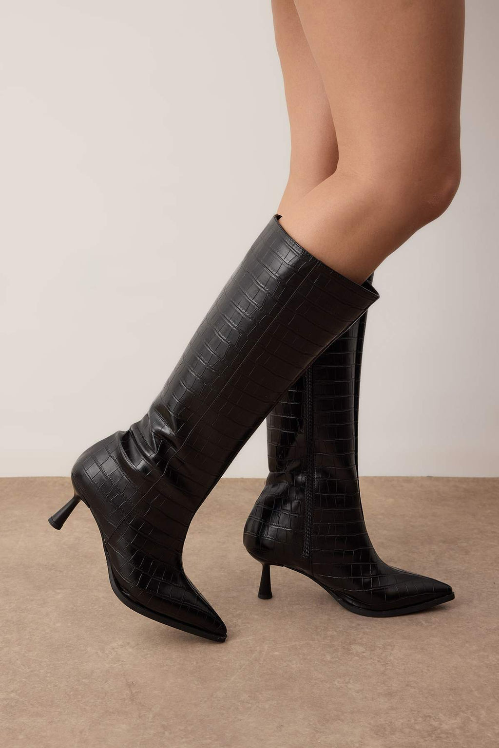 Siyah Kroko Sivri Burun Ince Topuklu Kad?n CizmeTAKAW26CZ00010 - Trendyolmilla фото 2