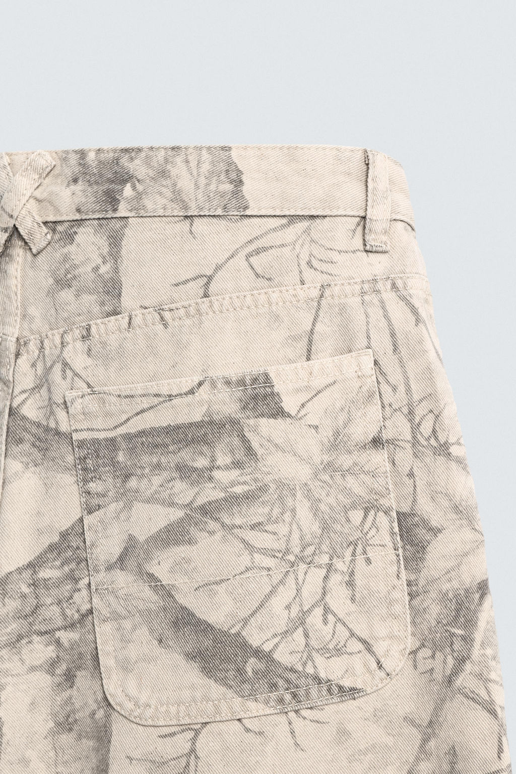 BERMUDA BAGGY FIT ESTAMPADO ?RBOLES / Estampado
