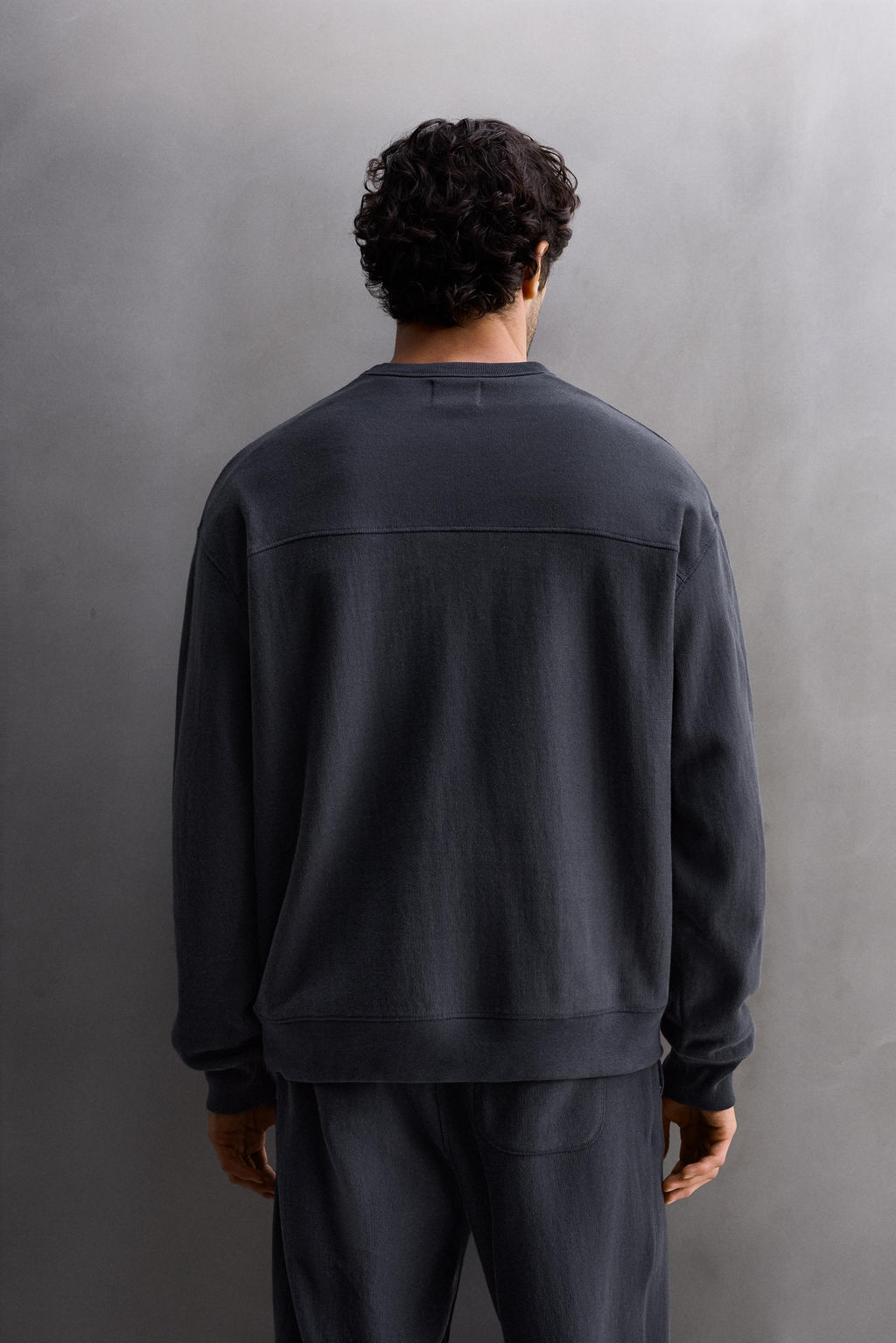 RELAXED FIT CREW NECK SWEATSHIRT
