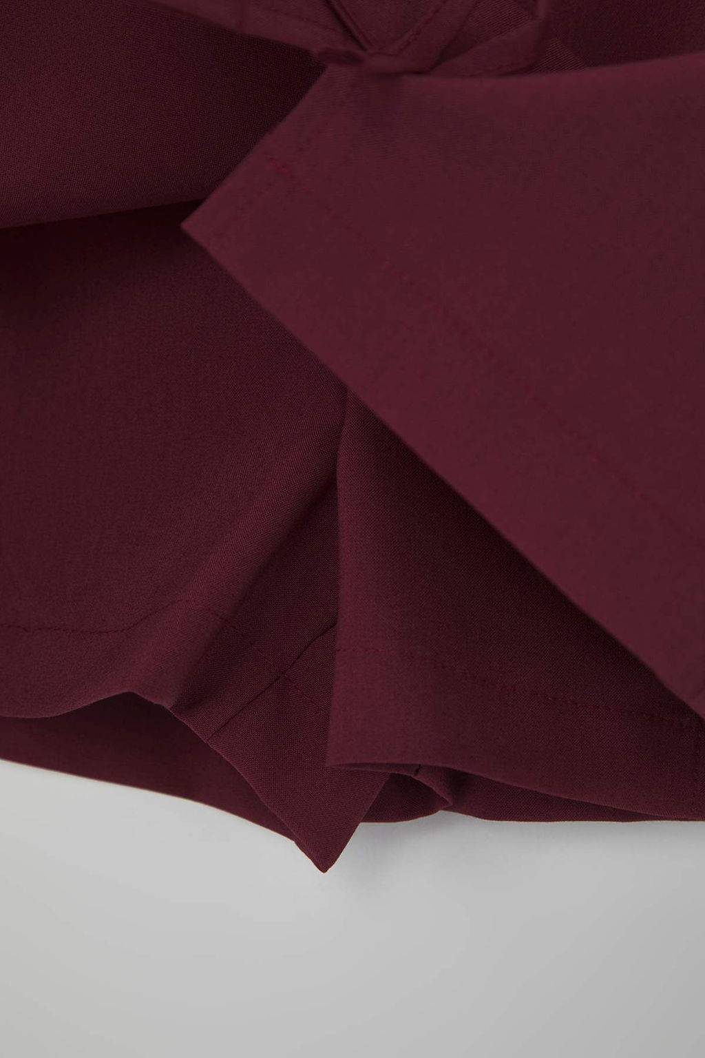 TRENDYOLMILLA Gri Fiyonk Detayl? Y?rtmacl? Mini Dokuma Sort Etek TWOAW25SR00021  фото 6