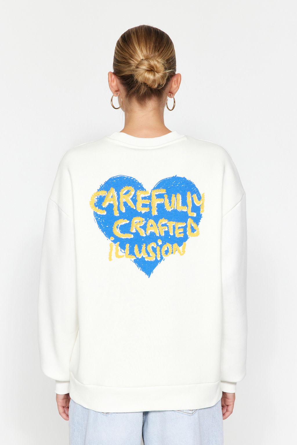 Ekru Kal?n Ici Polarl? Gogus ve S?rt Kabartma Bask?l? Oversize Orme Sweatshirt TWOAW24SW00226
