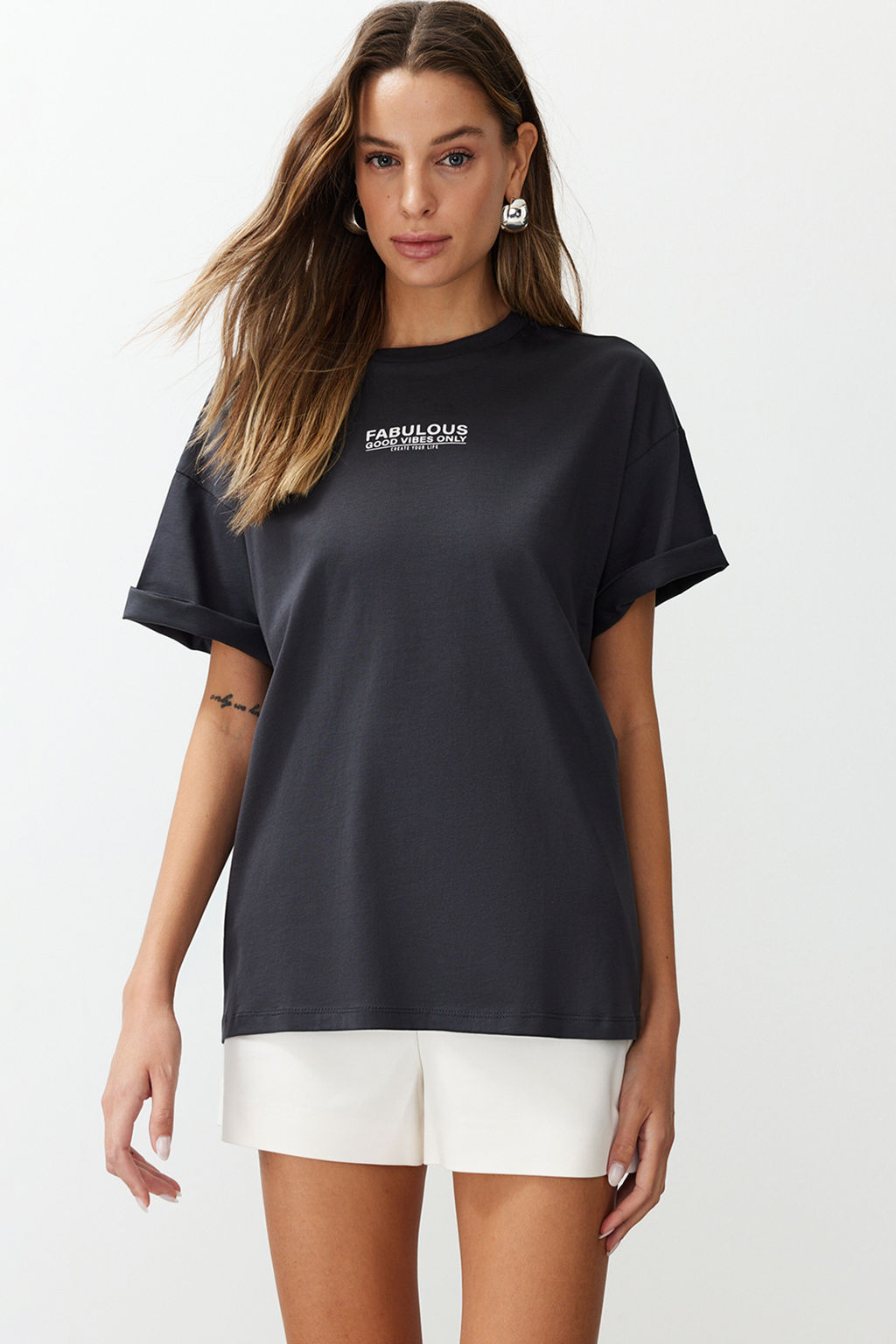 Antrasit %100 Pamuk S?rt ve On Bask?l? Oversize/Genis Kesim Orme T-Shirt TWOSS24TS00183