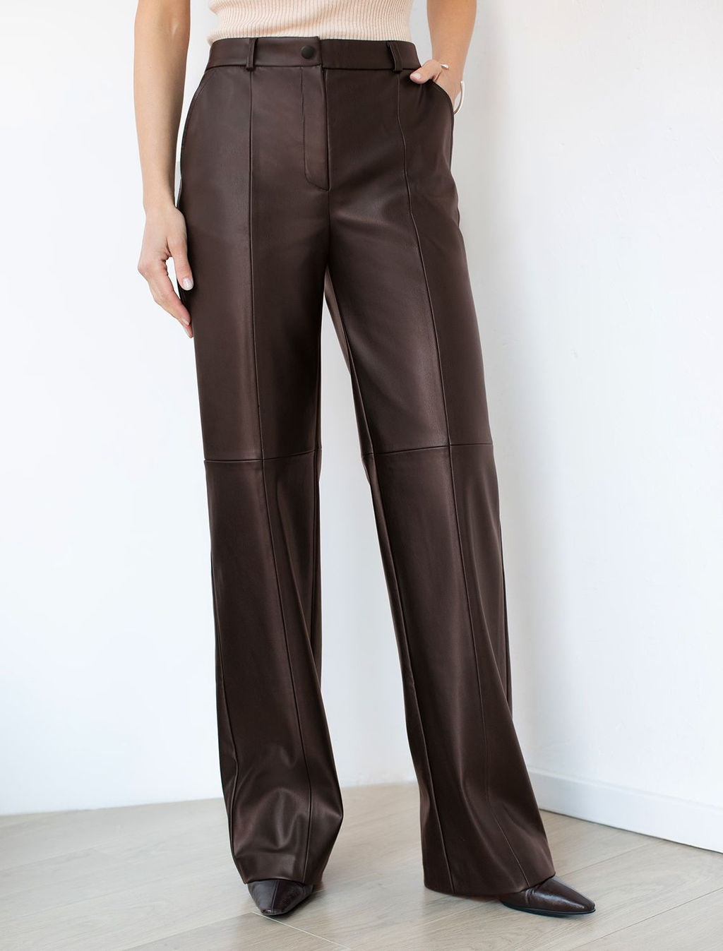 Прямые брюки из искусственной кожи