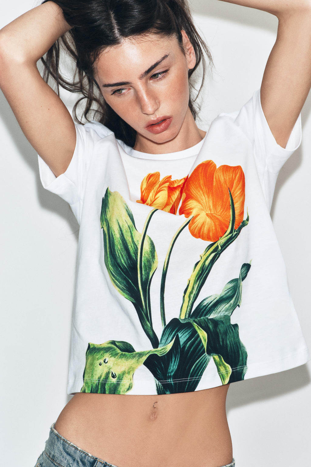 CAMISETA ESTAMPADO FLORES / Blanco