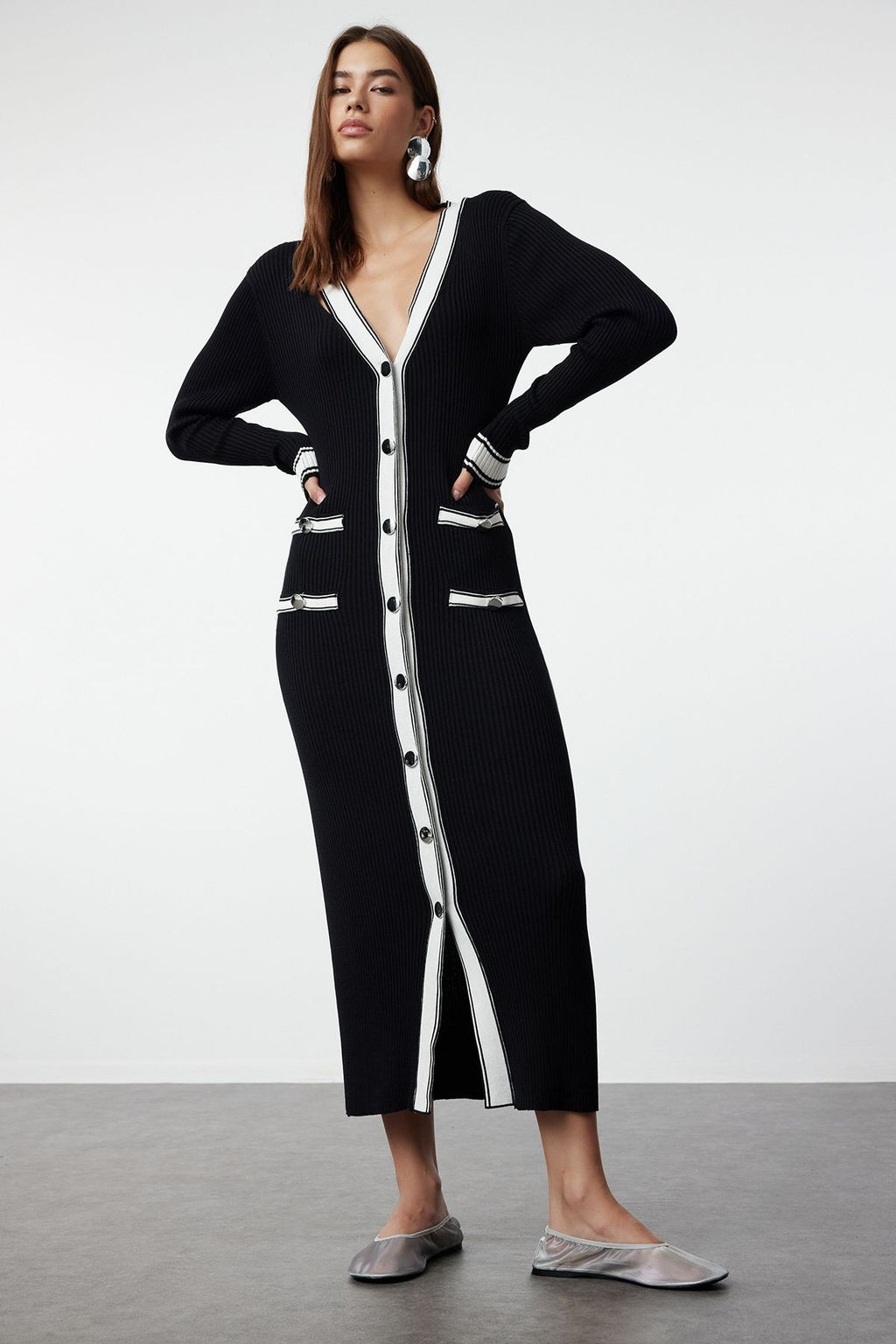 TRENDYOLMILLA Siyah Maxi Triko Renk Bloklu Elbise TWOAW24EL00017