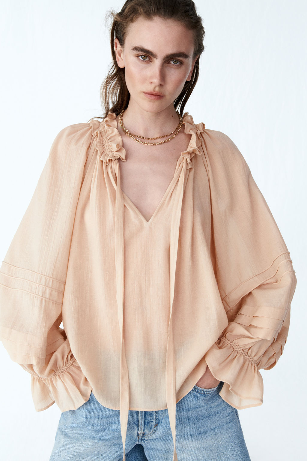 Blusa con cuello de volantes - H&m фото 6