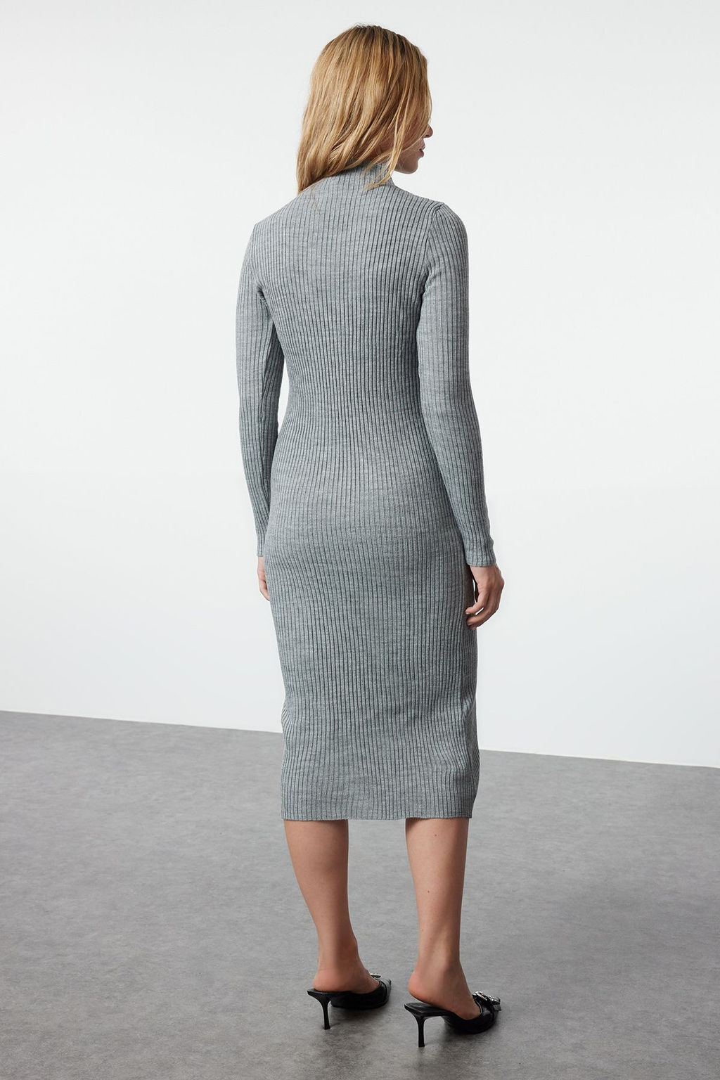 TRENDYOLMILLA Murdum Midi Triko Cut Out/Pencere Detayl? Elbise TWOAW24EL00028 фото 21