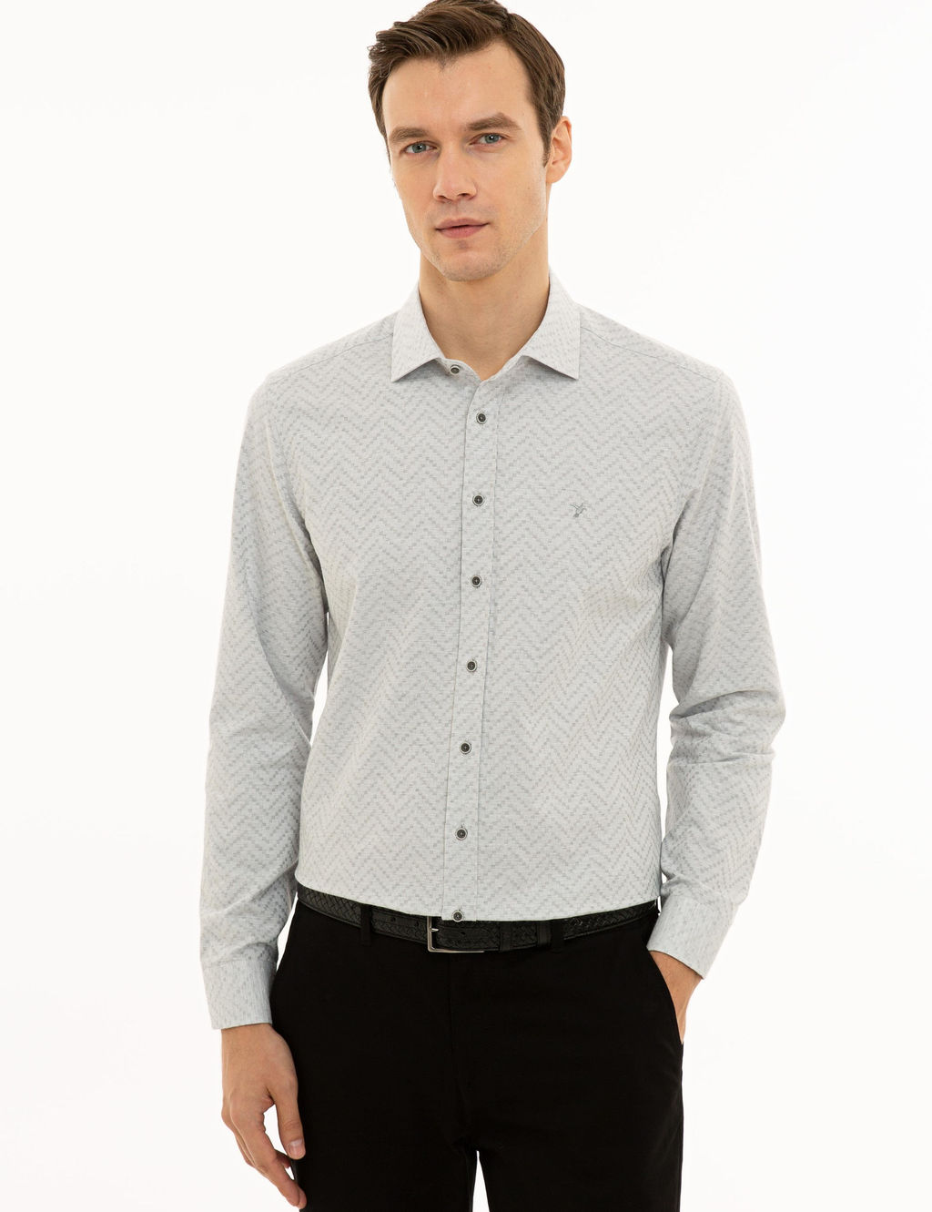 Светло-серая приталенная рубашка с длинным рукавом