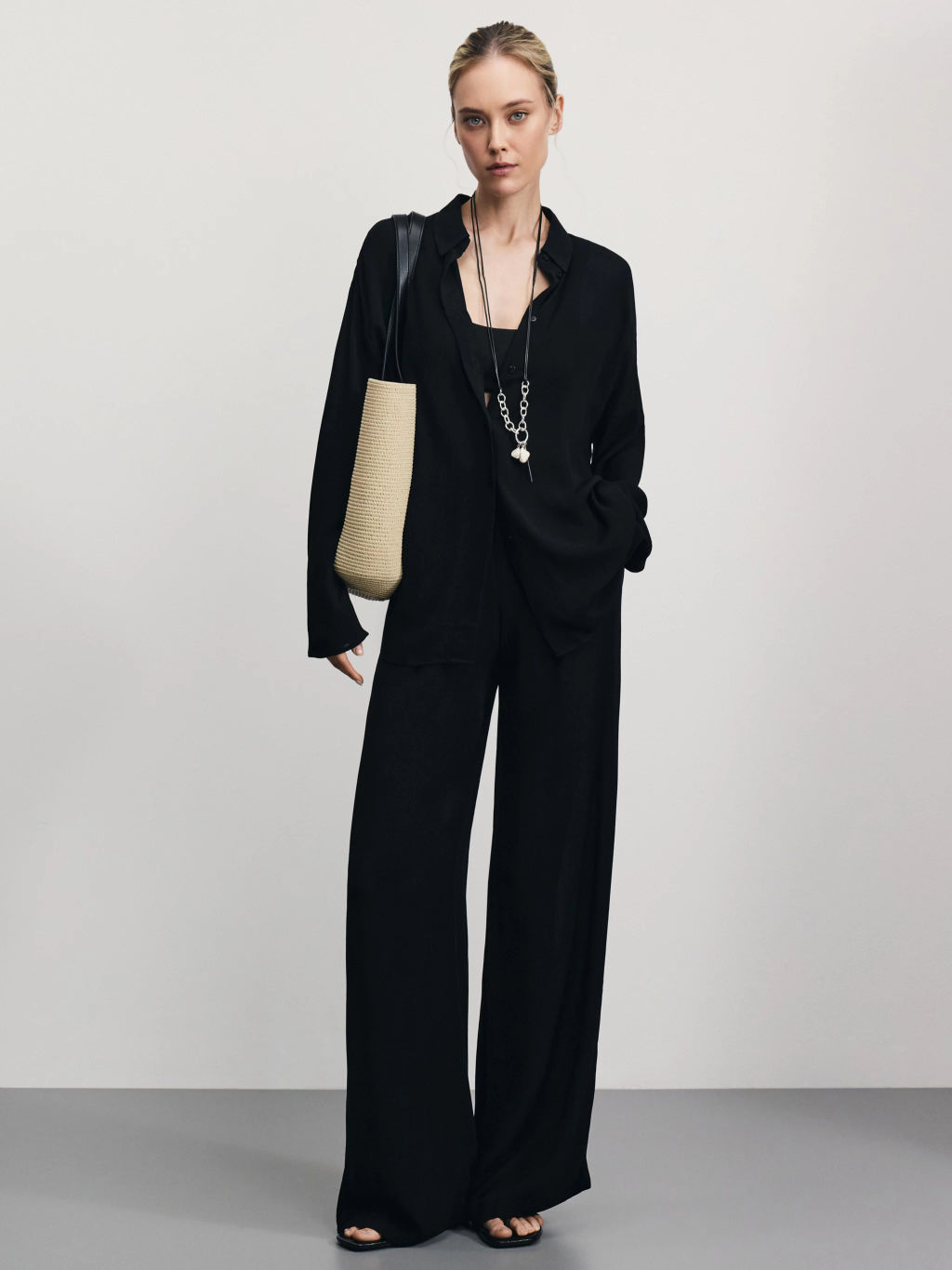 Широкие брюки из фактурной вискозы / Zarina фото 2