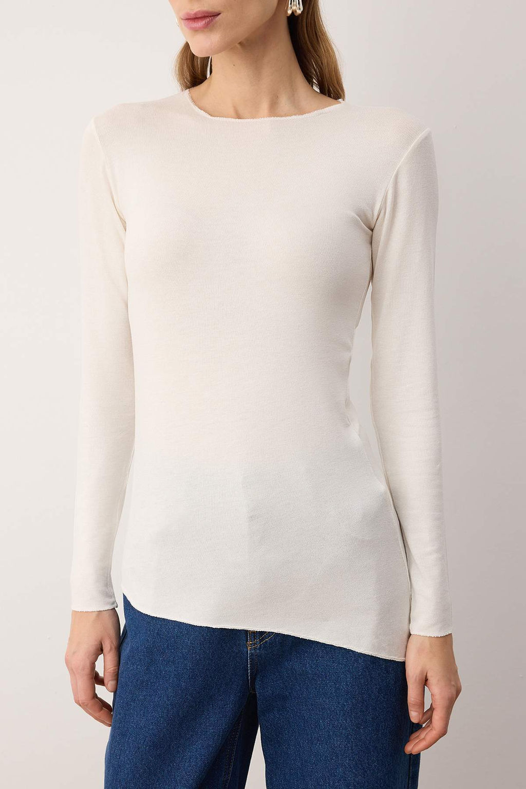 Ekru Asimetrik Uzun Kollu Premium Yumusak Orme Bluz TWOAW26BZ00364