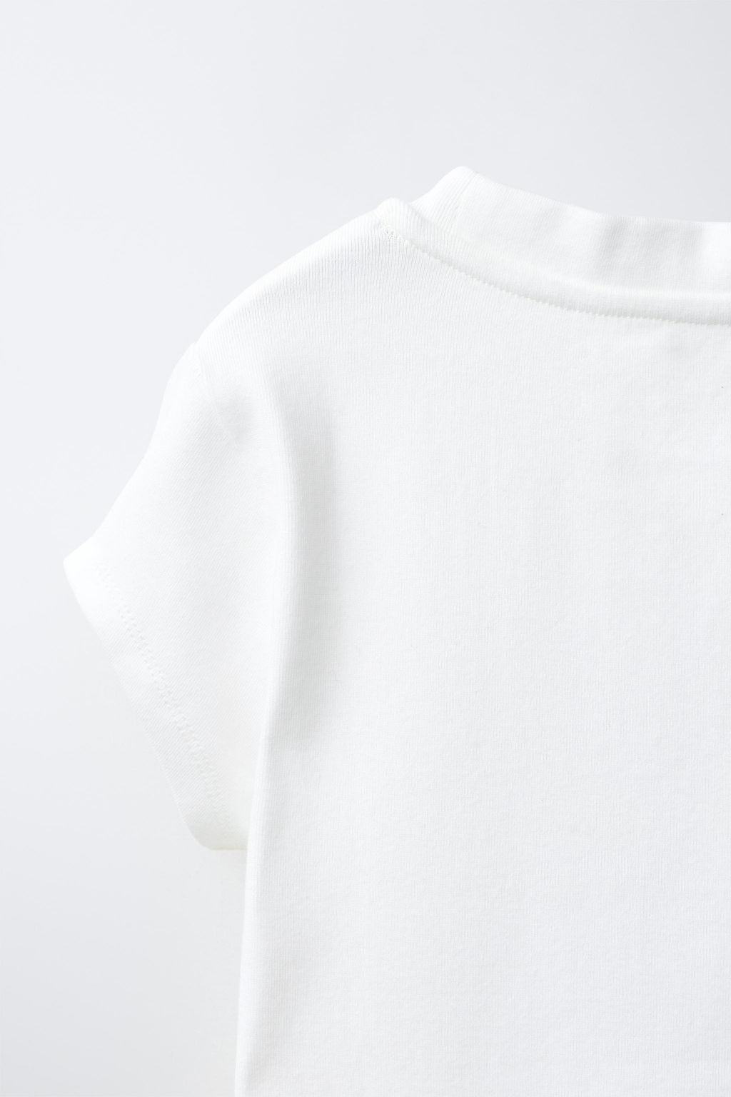 CAMISETA PARCHE CAMUFLAJE / Blanco roto - Zara фото 6