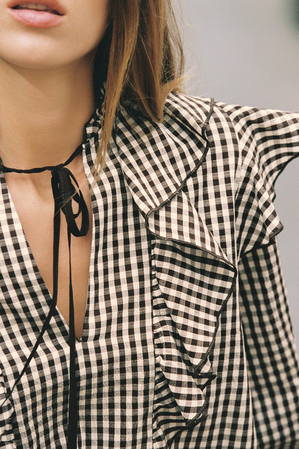 RUFFLED GINGHAM BLOUSE - Zara фото 14
