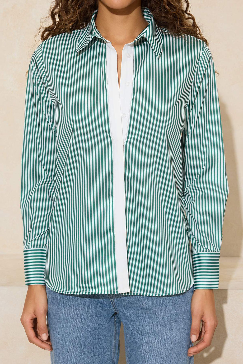 Beyaz Yesil Cizgili Kontrast Patl? Oversize/Genis Kal?p Gomlek TWOSS26GO00010 - Trendyolmilla фото 6