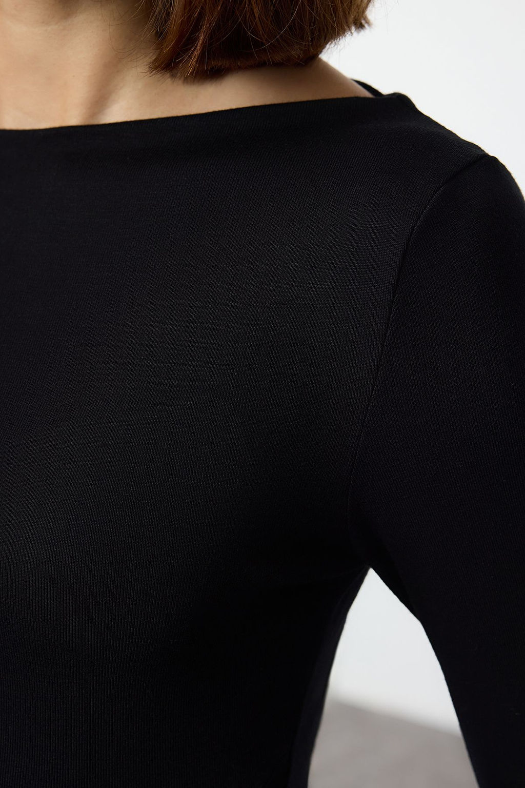 Siyah Viskon/Yumusak Kumasl? Asimetrik Esnek Orme Bluz TWOAW25BZ00233