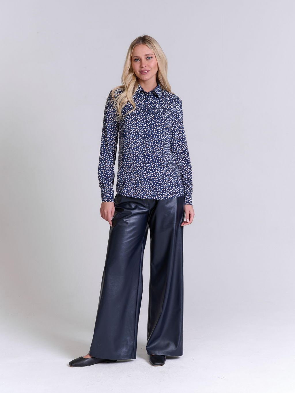 Широкие брюки из экокожи