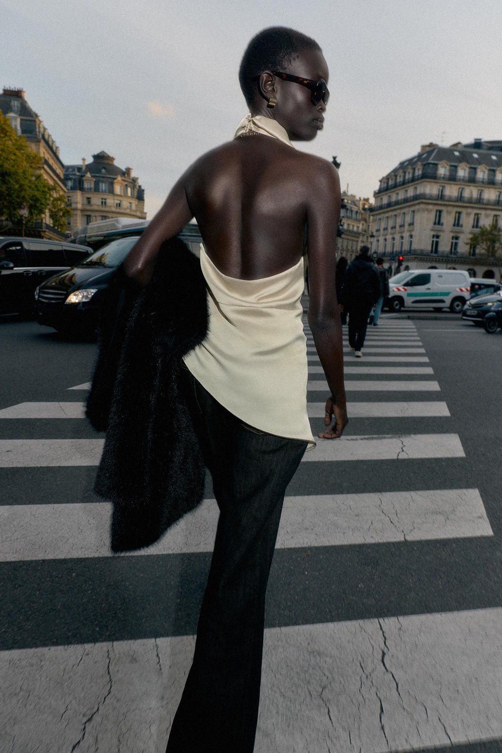 ASYMMETRIC SATIN HALTER TOP - Zara фото 5