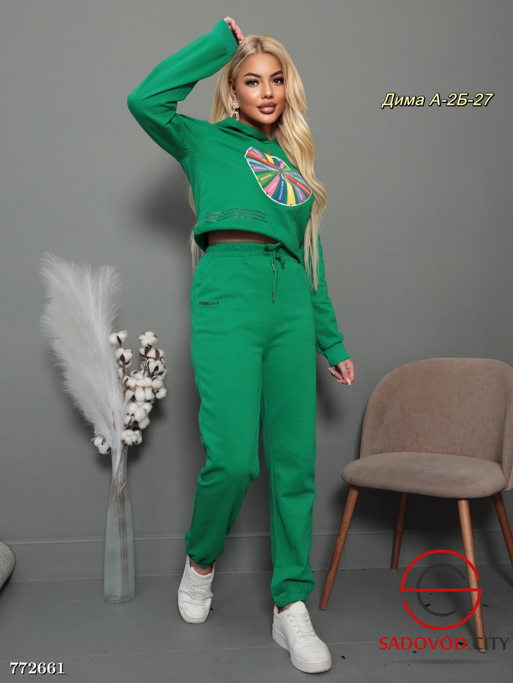 Женский спортивный костюм