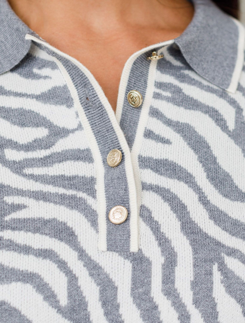 D39.361 Джемпер женский серый