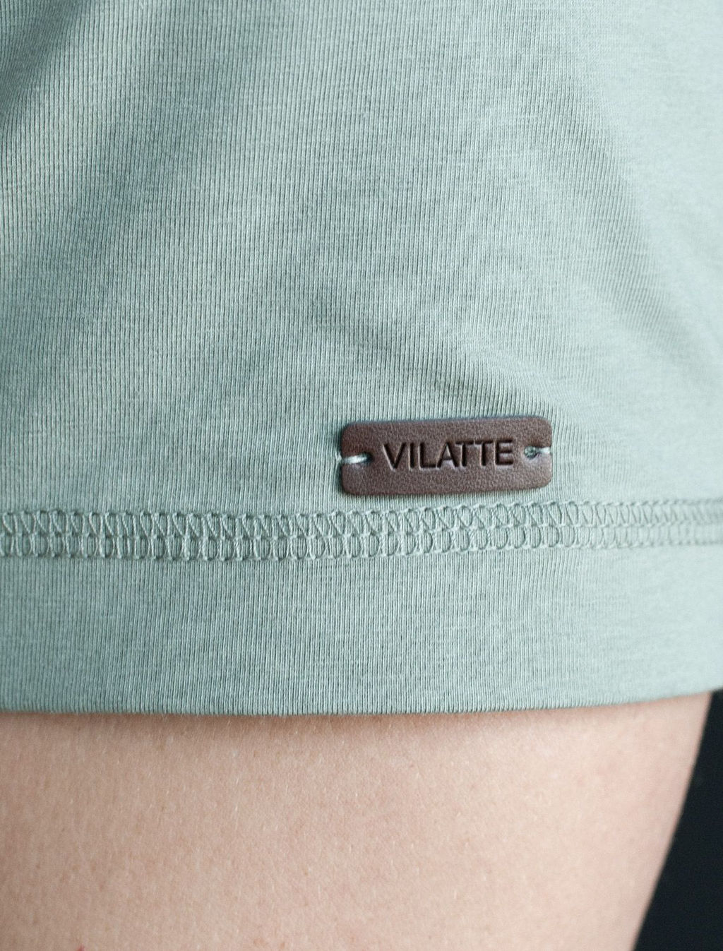 Футболка базовая полуприлегающая из премиального хлопка с принтом - Vilatte фото 4