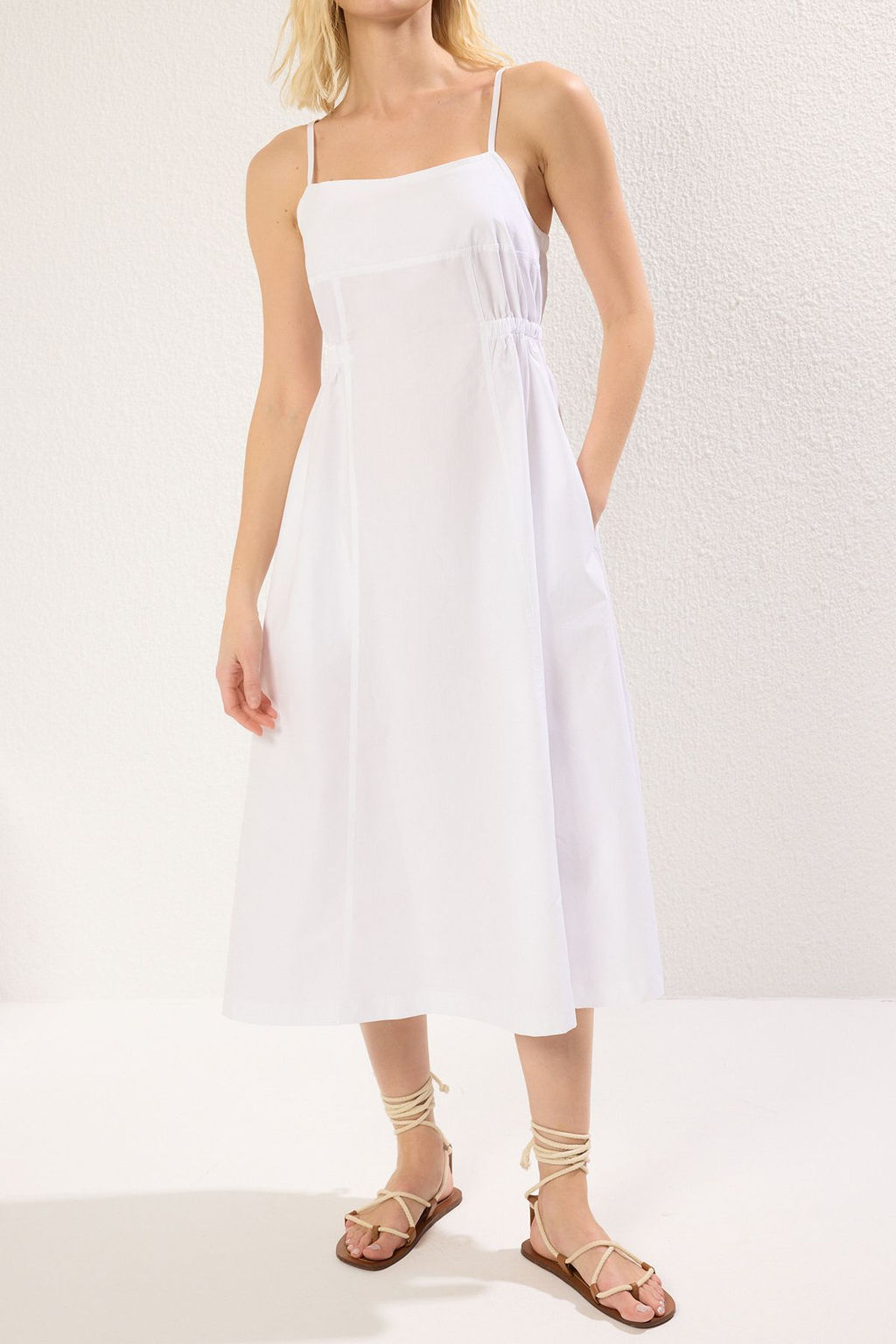 Beyaz Etegi Belden Ac?lan Bel Dekolteli Poplin Midi Dokuma Elbise TWOSS25EL00037 - Trendyolmilla фото 3