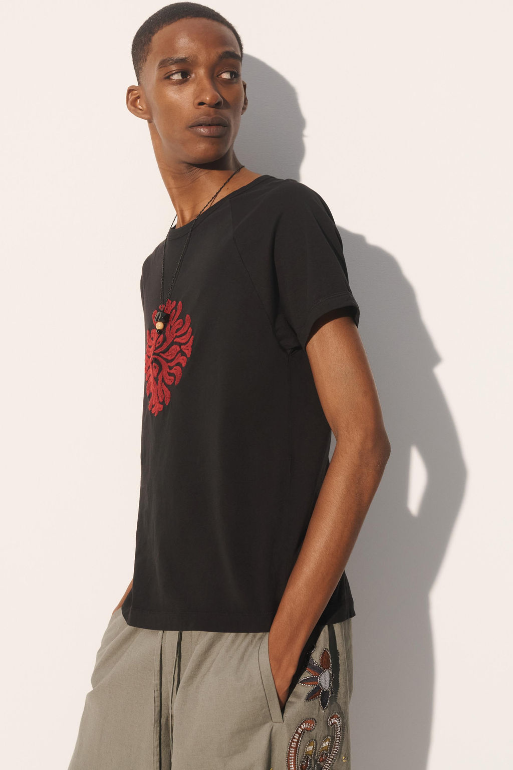 CAMISETA RELAXED FIT BORDADO CORAL / Negro - Zara фото 2