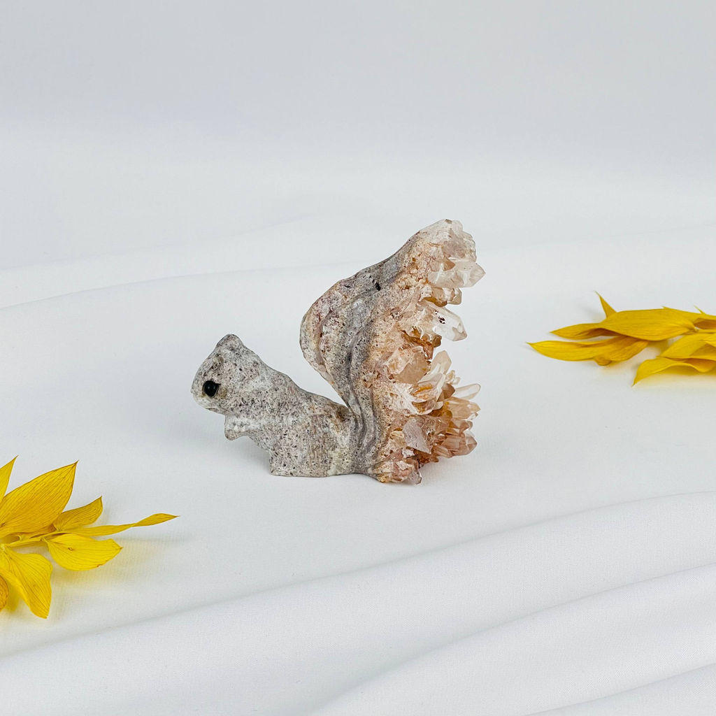 Белка из камня с друзами Горного Хрусталя - Радуга самоцветов фото 5