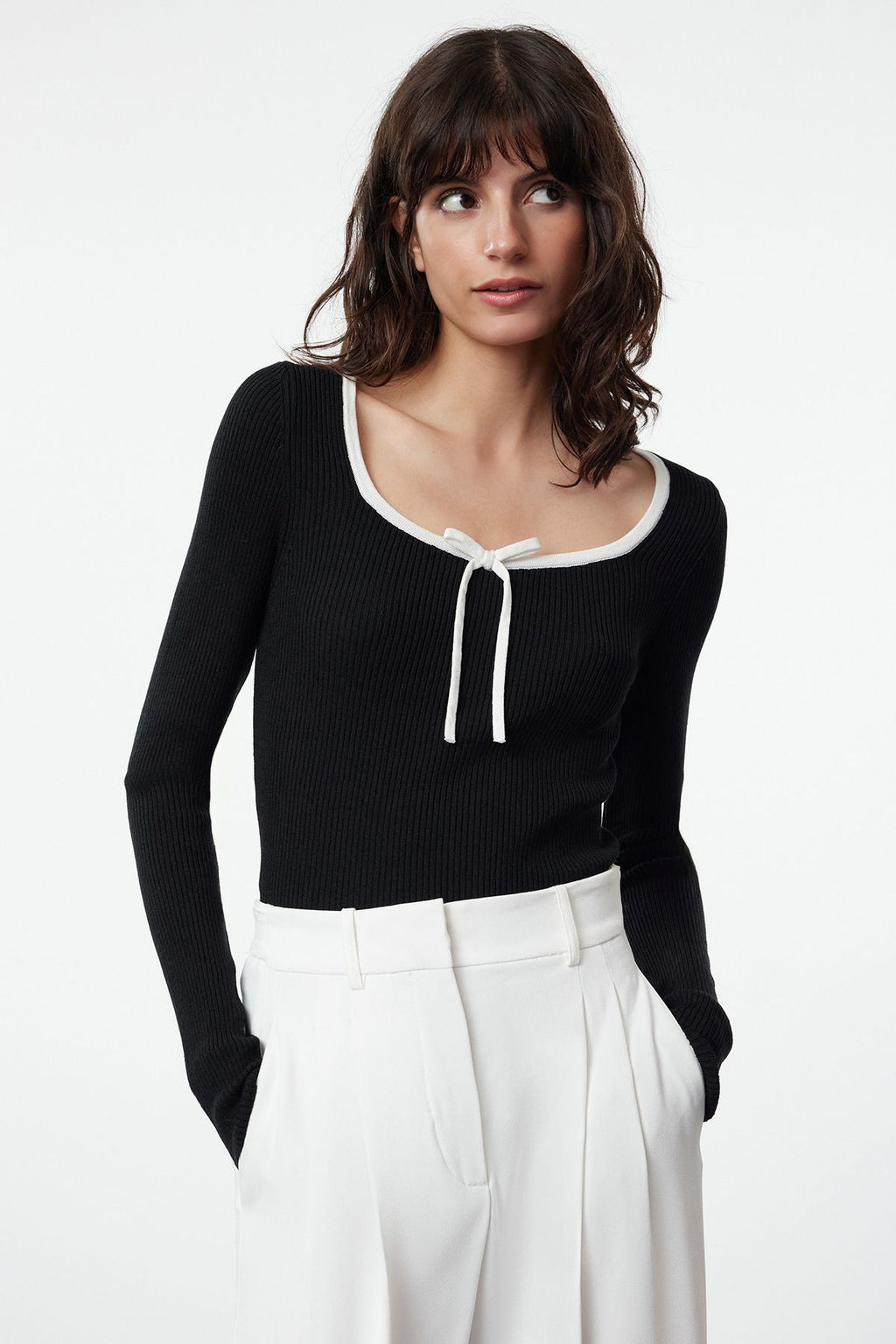 Siyah Merserize Gorunumlu Premium Iplik/Ozel Iplik Kurdele/Fiyonk Detayl? Triko Kazak TWOAW25KZ00207