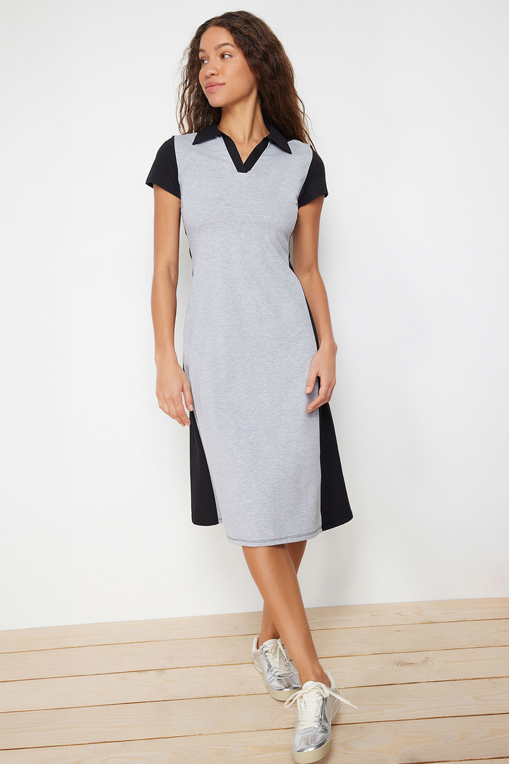 Siyah Polo Yaka Renk Bloklu Skater/Belden Ac?lan Pamuklu Esnek Orme Midi Elbise TWOSS24EL00480