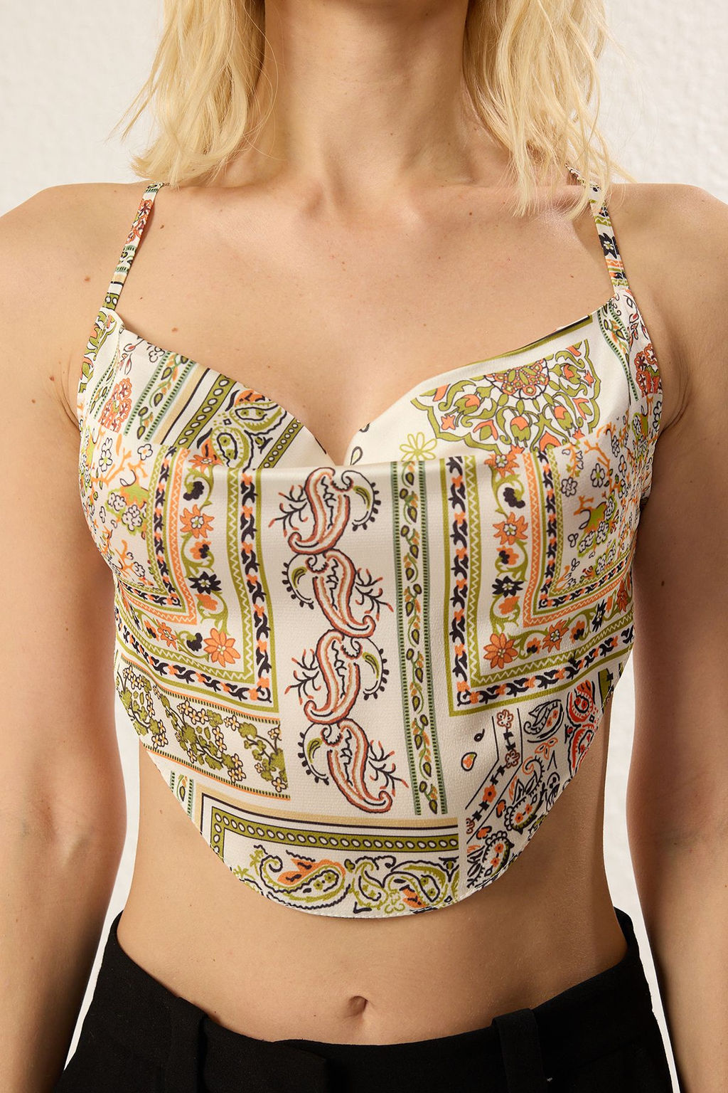 Limited Edition Cok Renkli Degaje Yaka S?rt? Baglamal? Crop Dokuma Bluz TWOSS21BZ1903 - Trendyolmilla фото 15