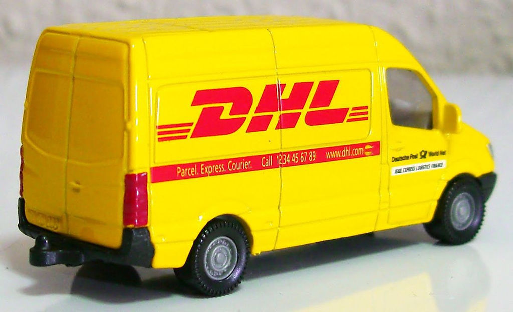 Почтовый фургон Siku DHL  фото 6