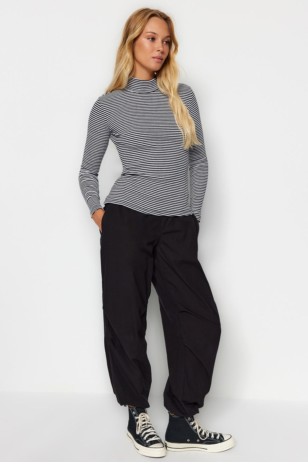 Ekru Siyah Cizgili Fitted/Vucuda Oturan Dik Yaka Uzun Kol Fitilli Esnek Orme Bluz TWOAW21BZ0423