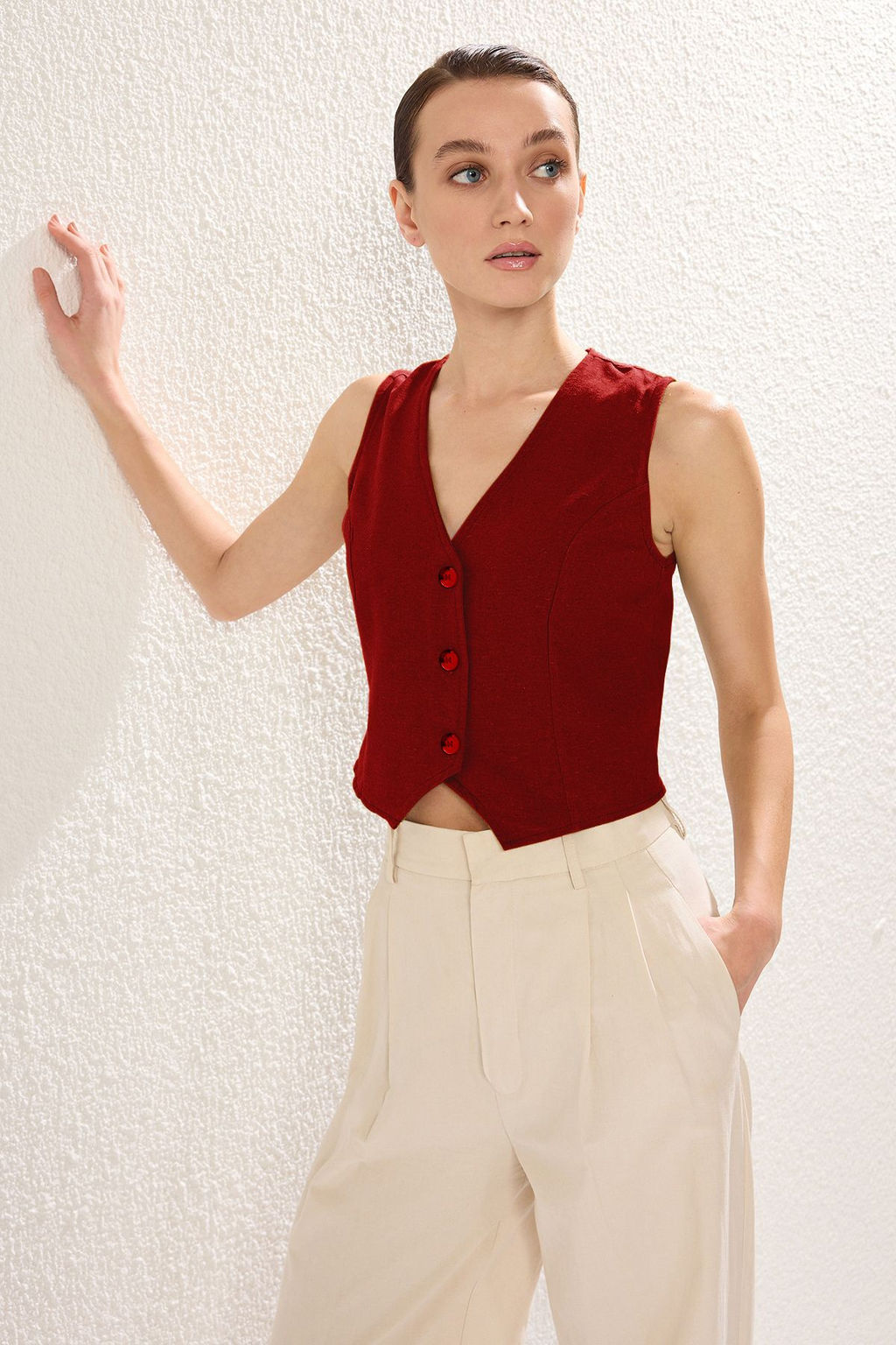 K?rm?z? Regular Pamuk Crop Keten Dokuma Yelek TWOSS24YE00024