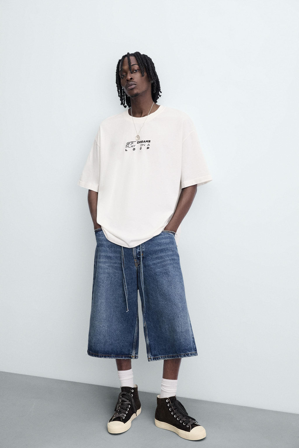 GRAPHIC PRINT T-SHIRT