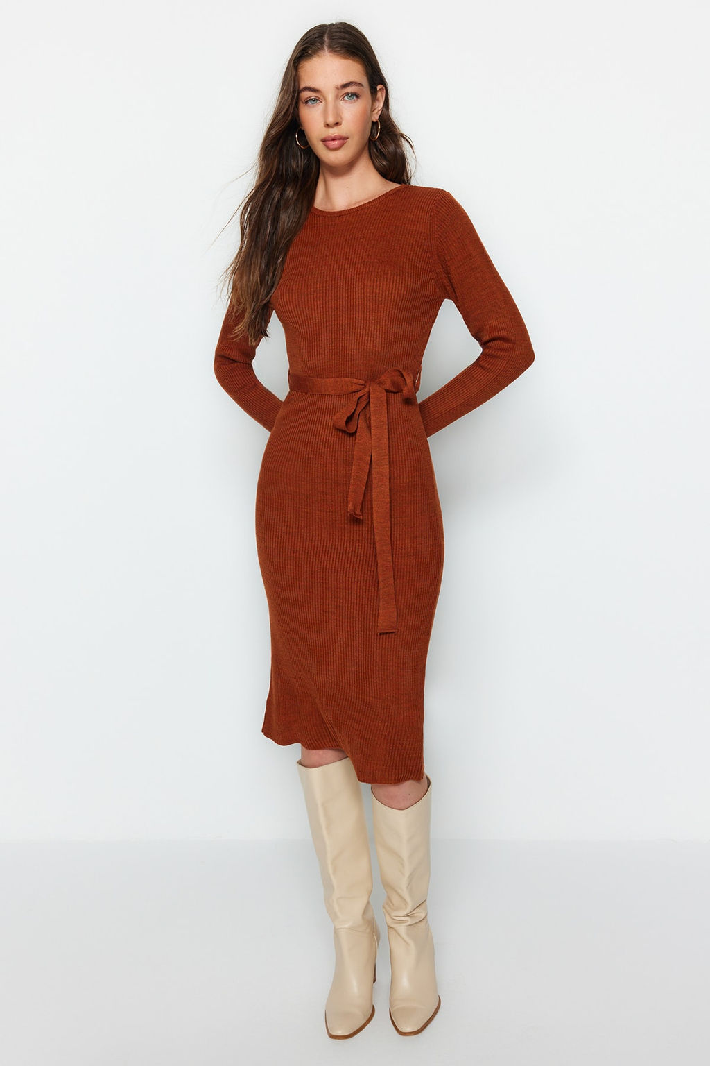 TRENDYOLMILLA Tas Midi Triko Kemer Detayl? Elbise TWOAW22EL0009 фото 33