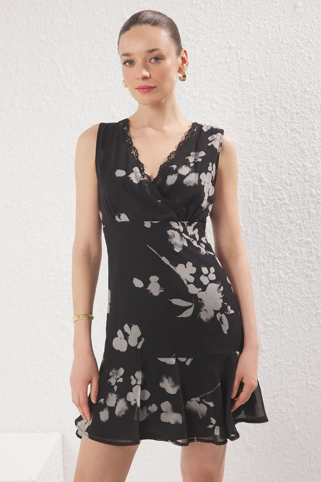 Siyah Cicekli A Kesim Mini Dokuma Elbise TWOSS25EL00029