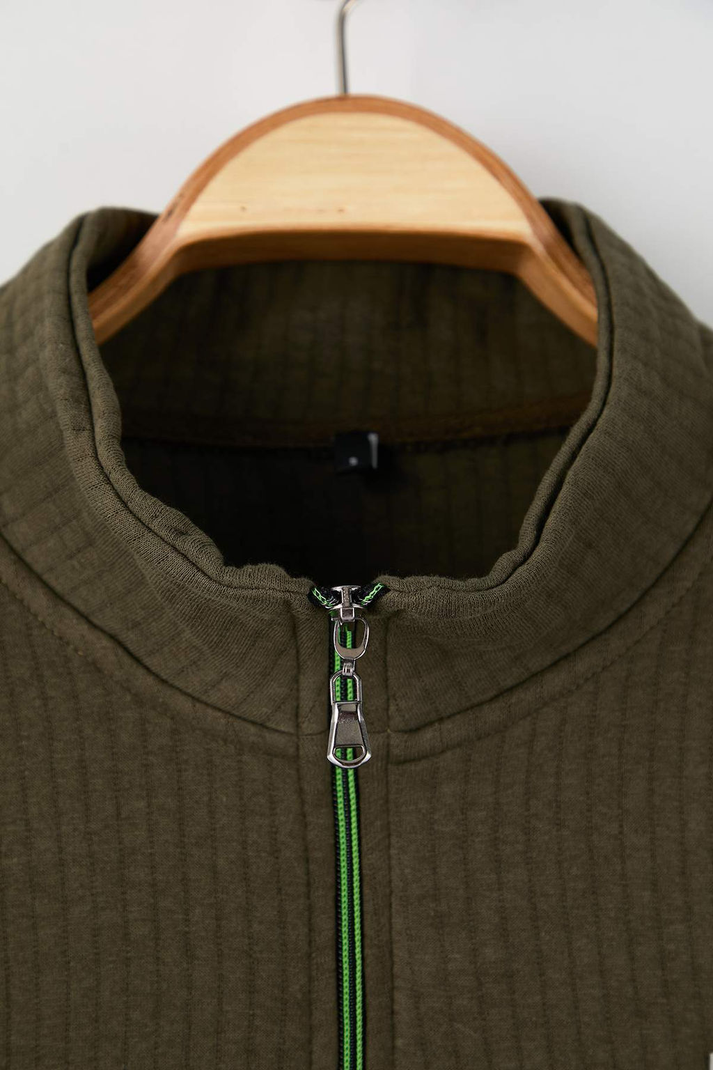 Siyah Regular/Normal Kesim Dokulu Etiket Detayl? Fermuarl? Sweatshirt TMNAW26SW00062 - Trendyolmilla фото 21