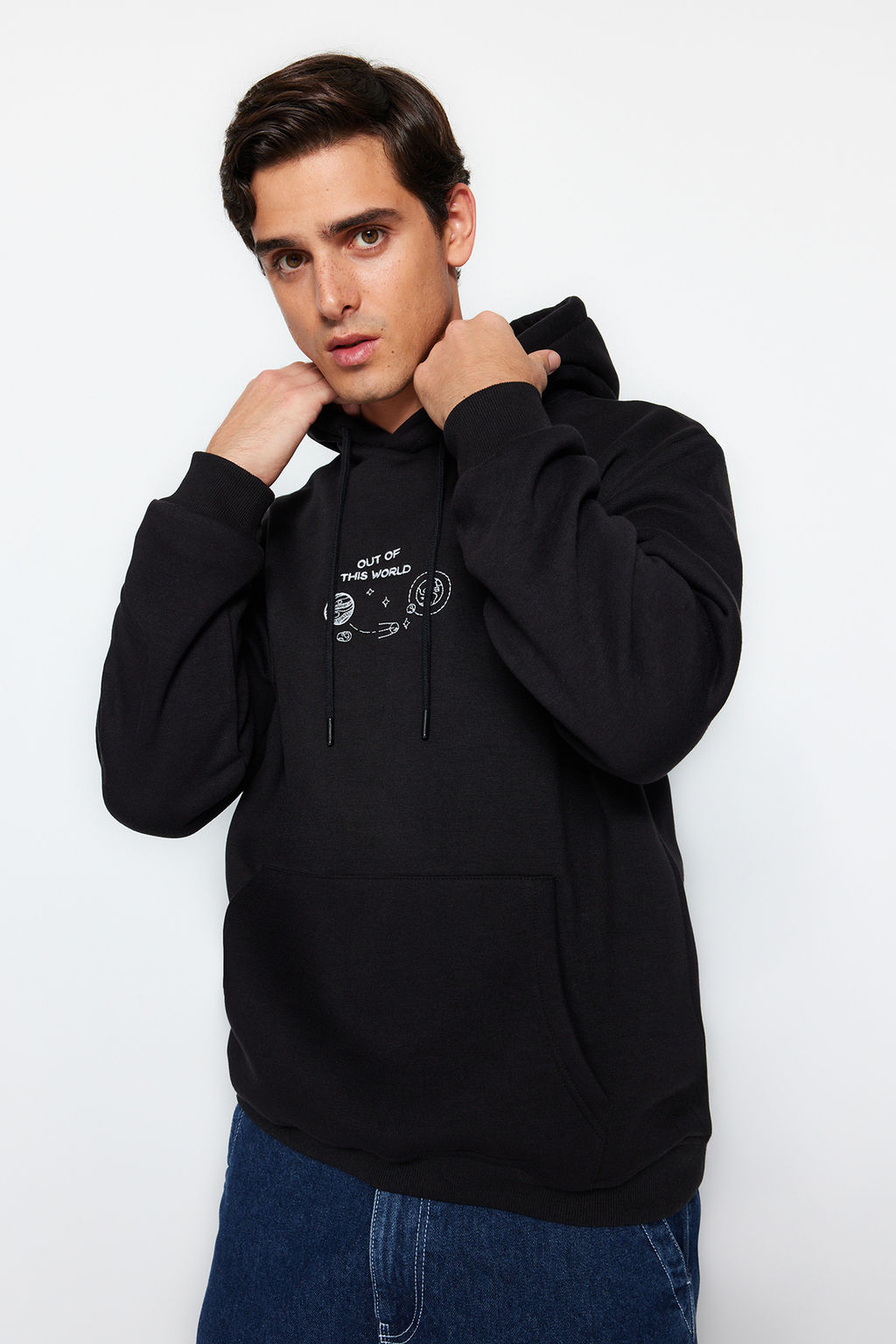 TRENDYOL MAN Siyah Regular/Normal Kesim Uzay Nak?sl? Kapusonlu Ici Polar/S?cak Tutan Sweatshirt TMNAW24SW00101 - Trendyolmilla фото 9
