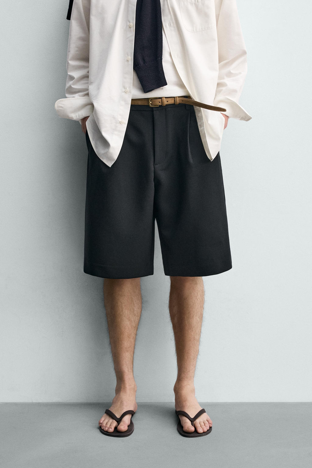 BERMUDA FLUIDA PLIEGUES / Negro