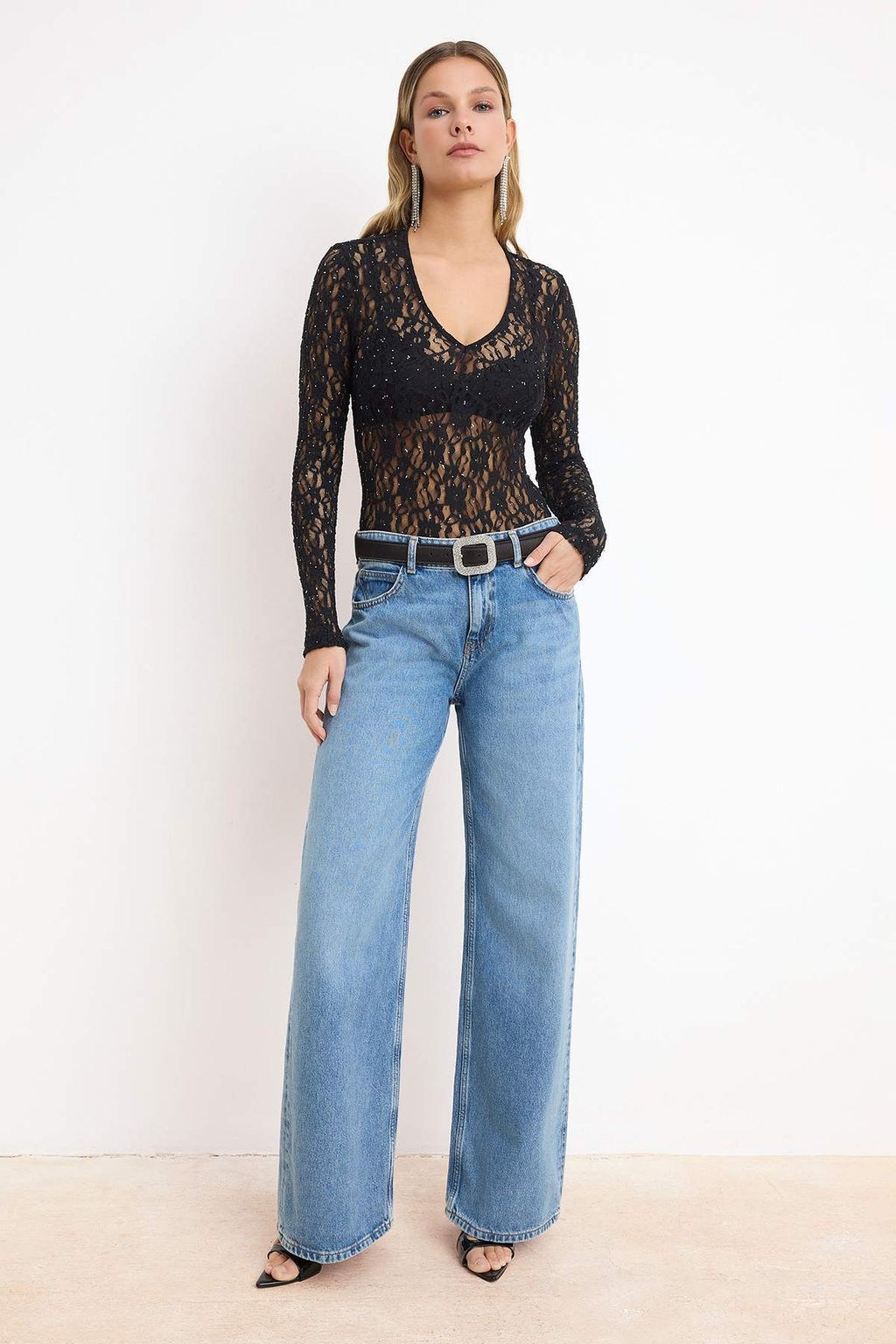 Siyah Tasl? Dantel V Yaka Astars?z Party Body TPRSS26BD00005 - Trendyolmilla фото 2