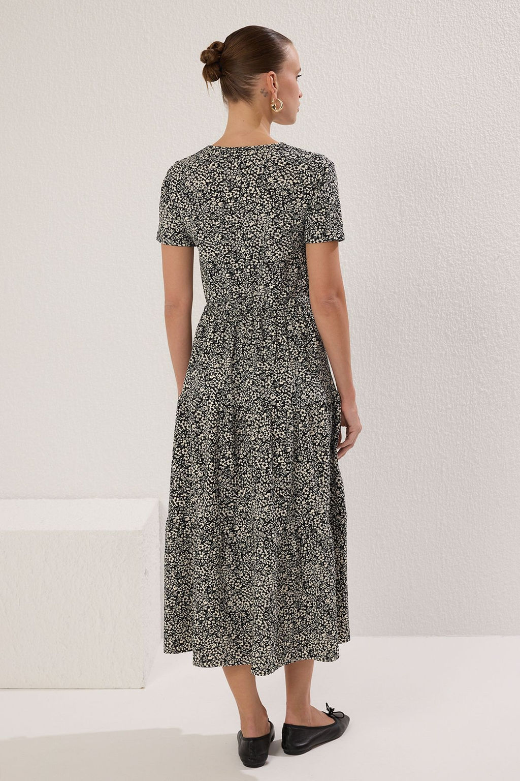 Siyah Cicekli Cicekli Kruvaze Skater/Belden Ac?lan Fitilli Esnek Orme Elbise TWOSS24EL00417 - Trendyolmilla фото 4
