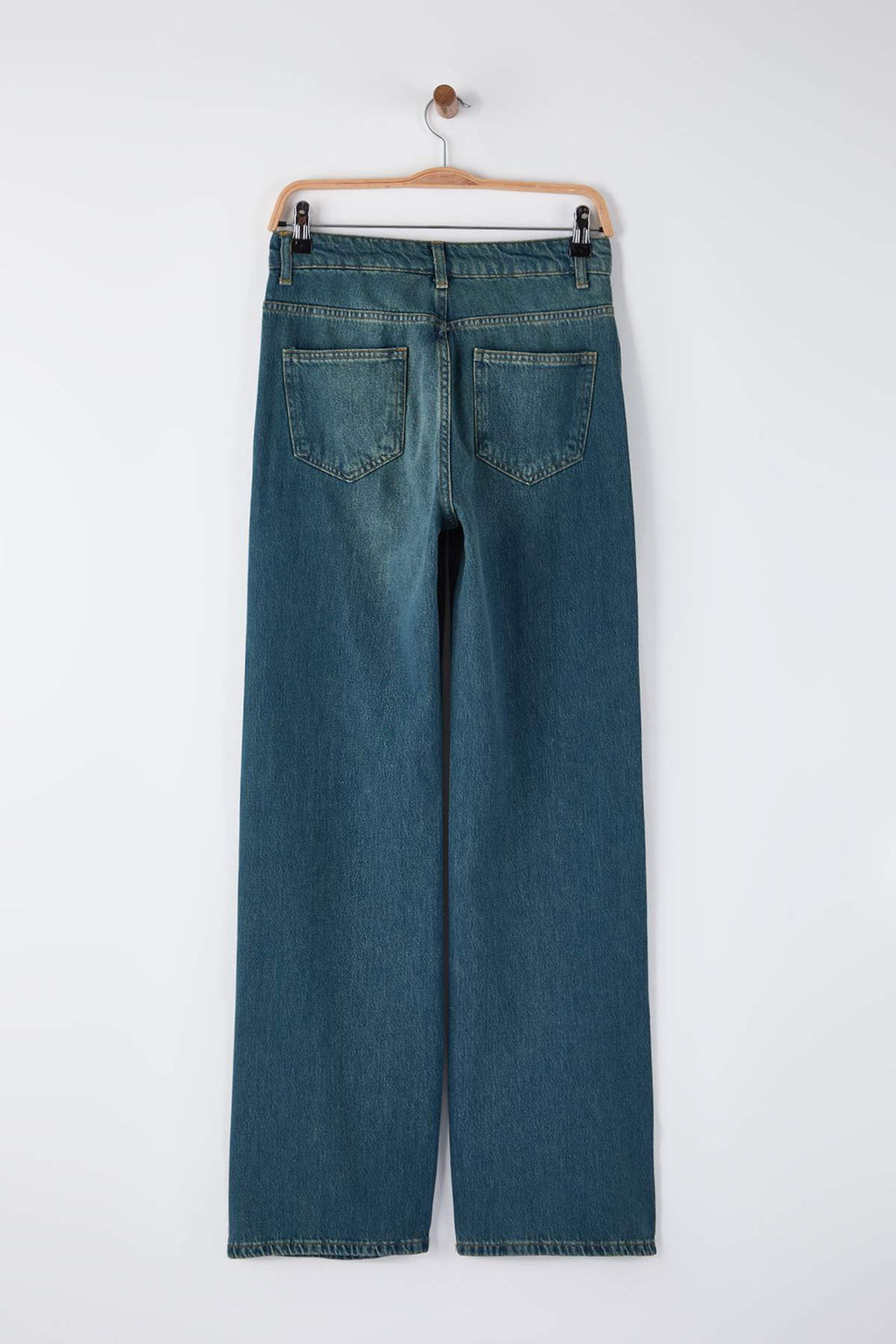 Koyu Mavi Yuksek Bel Dokumlu Liyosel Kar?s?ml? Wide Leg Jeans TWOAW26JE00247 - Trendyolmilla фото 6