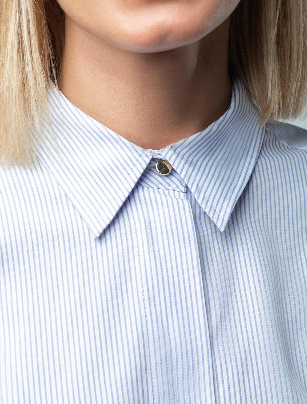 VILATTE / Блузка с застежкой манжета в стиле запонки  фото 5