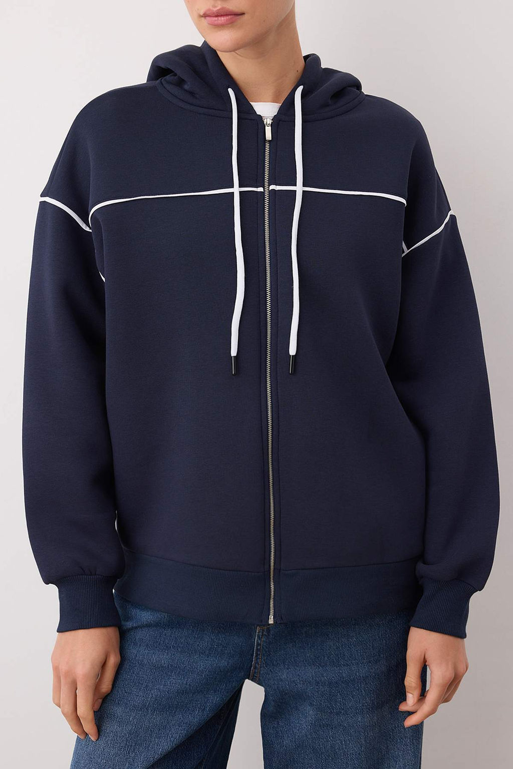 Lacivert Kapusonlu ve Biye Detayl? Oversize/Genis Kal?p Orme Sweatshirt TWOAW26SW00106 - Trendyolmilla фото 3