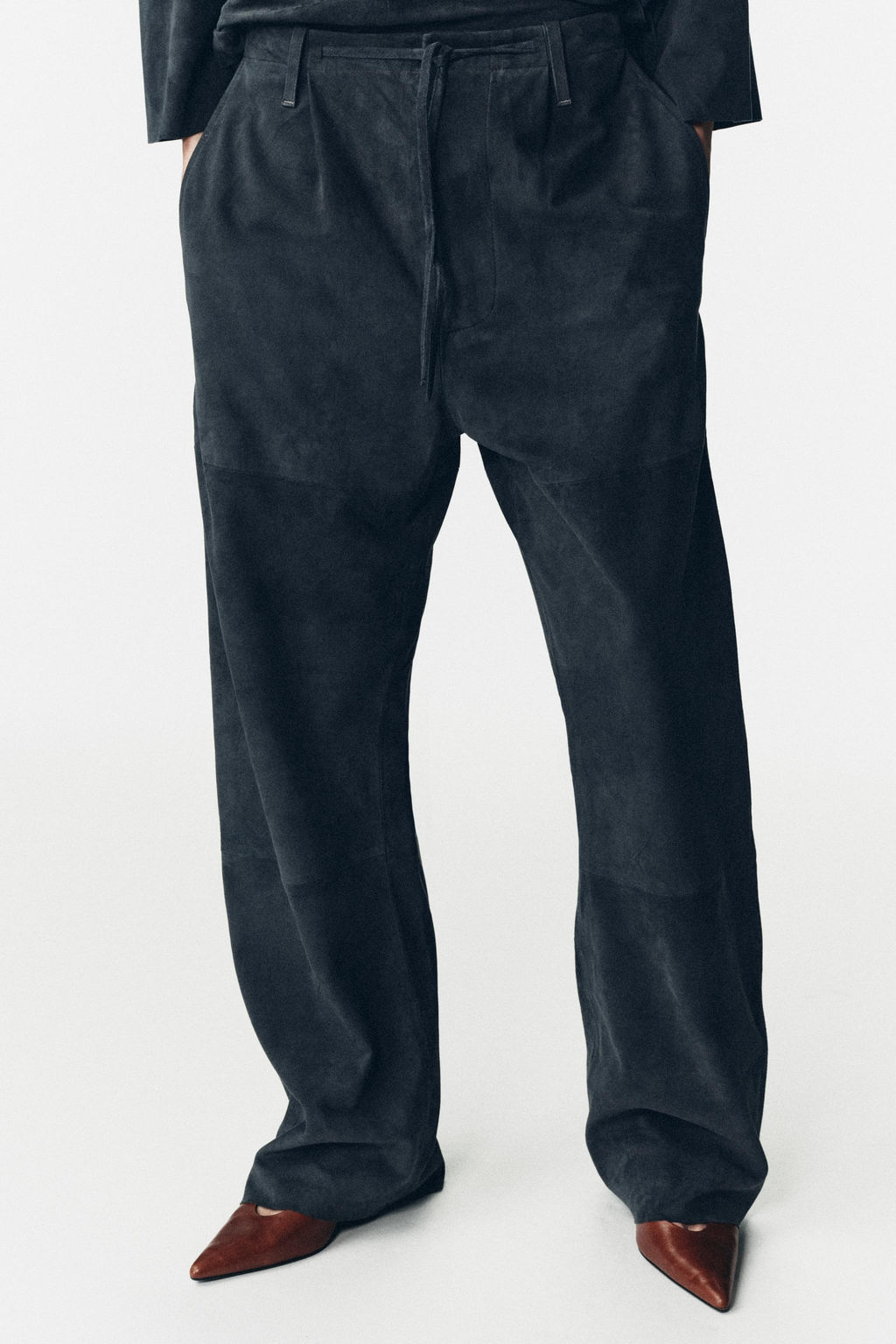 PANTAL?N PIEL ANTE LIMITED EDITION / Gris antracita - Zara фото 2